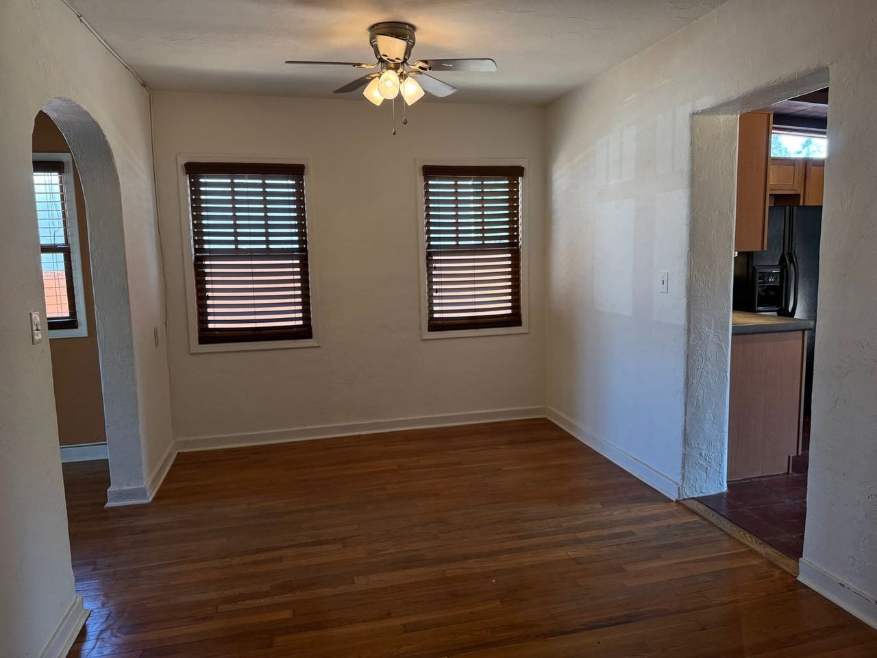 3004 E Adams St - Photo 6 of 21