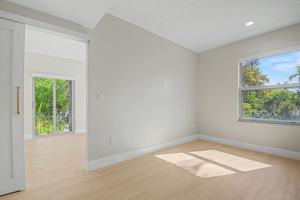 featured image of 694 Ne 76th St