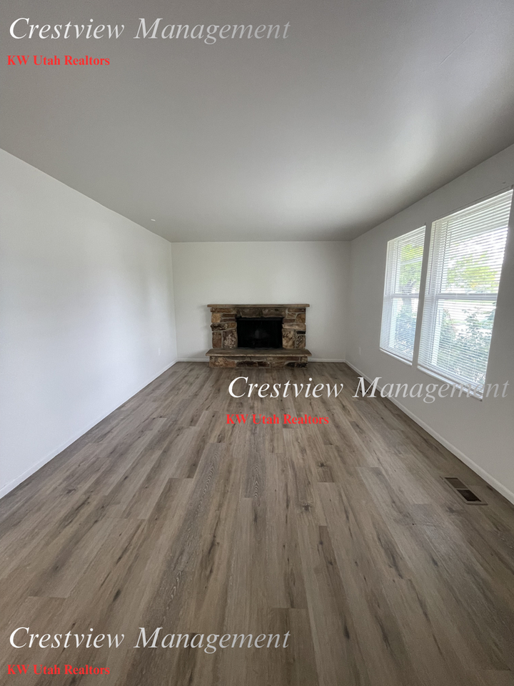 3621 S Chatterleigh Rd - Photo 2 of 18