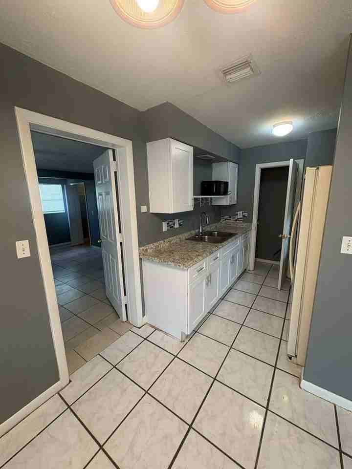 1328 Ellendale Cir - Photo 7 of 32