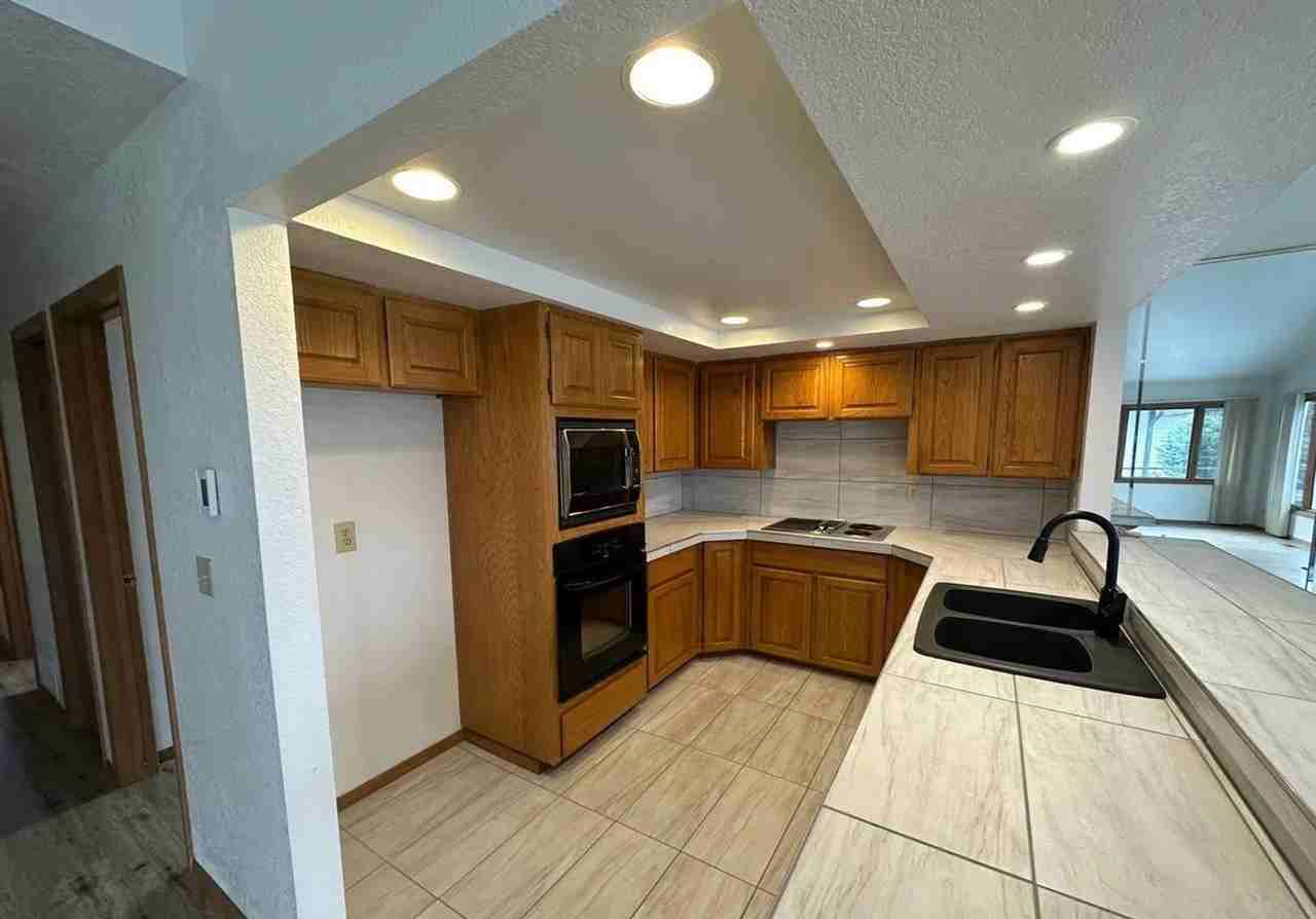 1529 E Loch Haven Dr - Photo 3 of 19