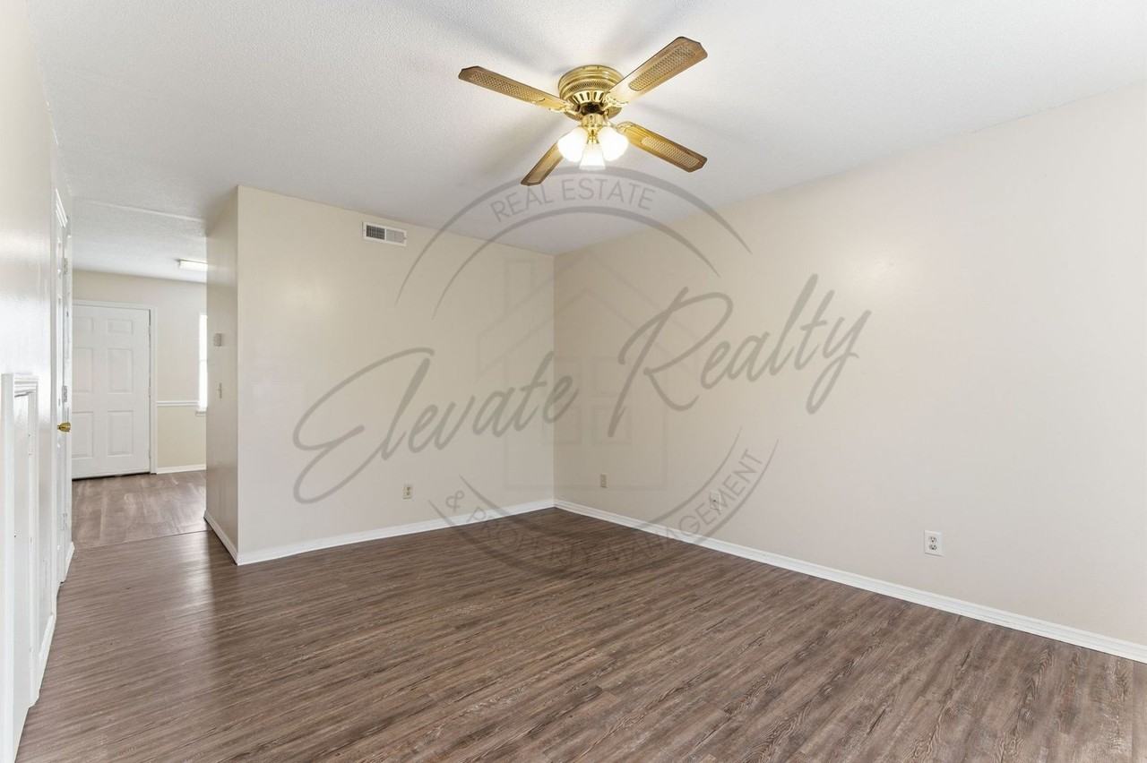 402 Peek Dr #2 - Photo 4 of 19