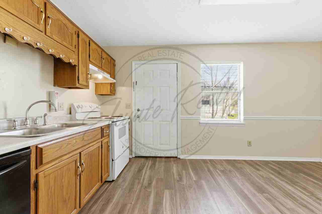 402 Peek Dr #2 - Photo 7 of 19