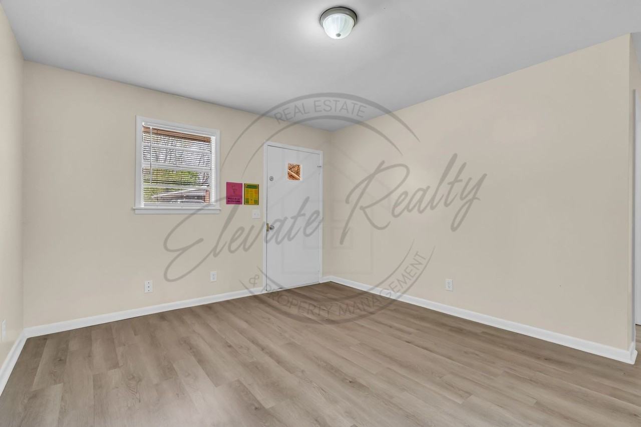 114 E 17th St #2 - Photo 5 of 17