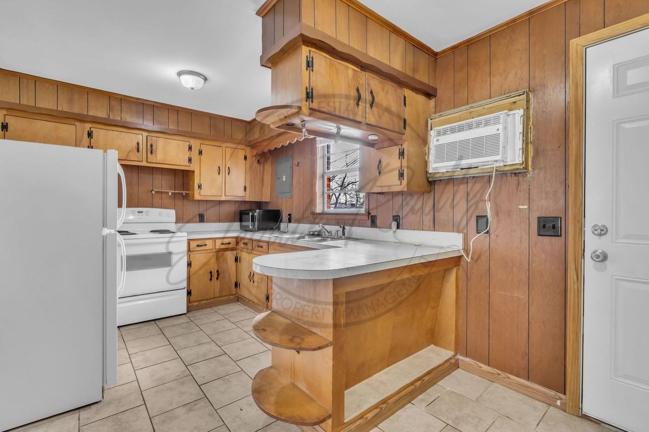 114 E 17th St #2 - Photo 6 of 17