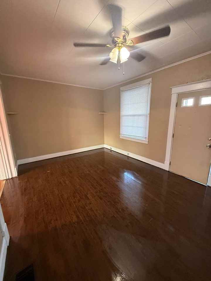 408 Parkinson St - Photo 3 of 21