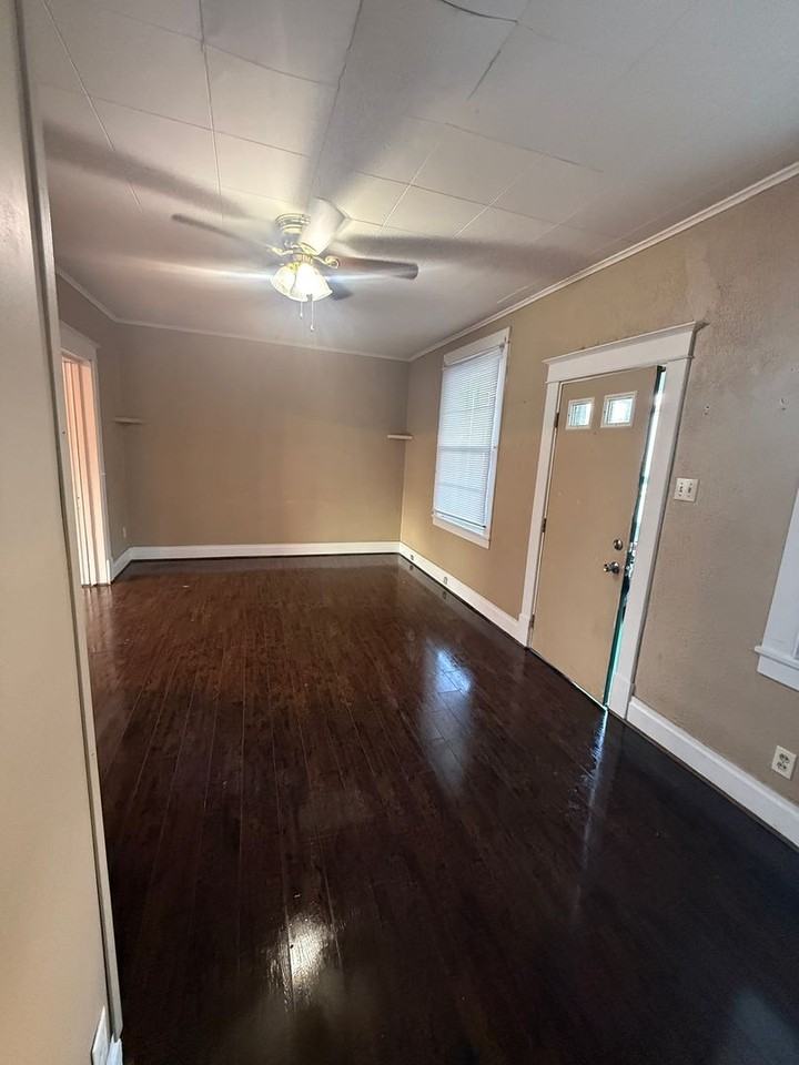 408 Parkinson St - Photo 5 of 21