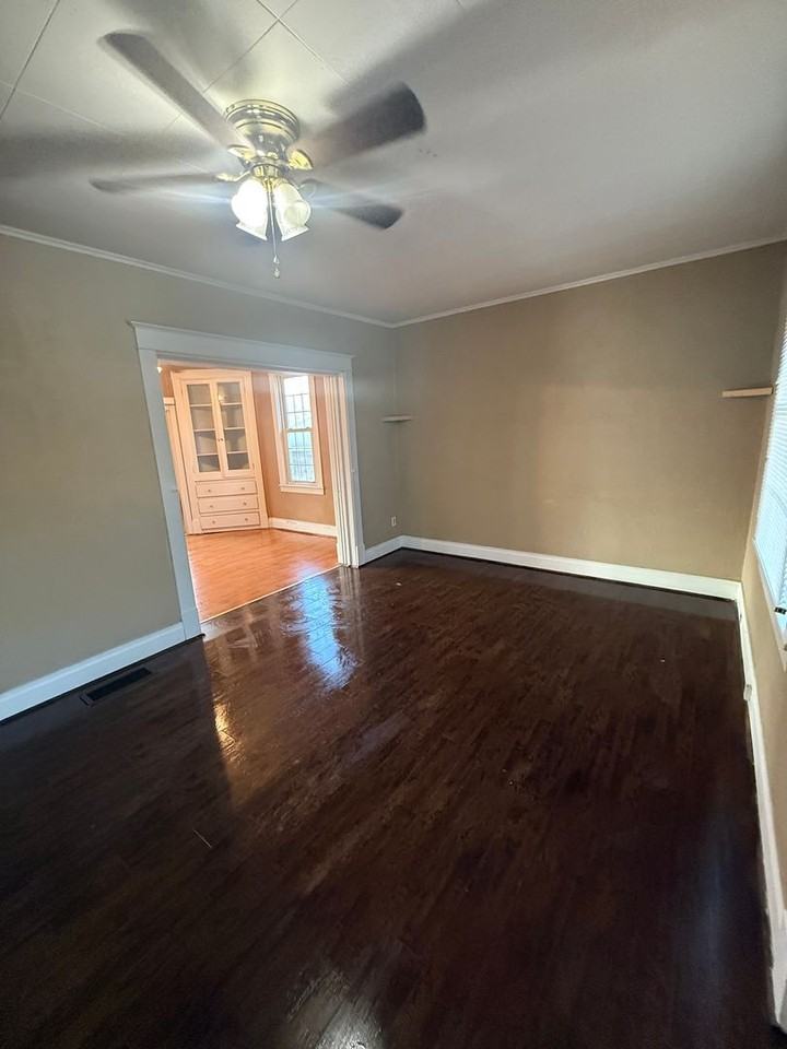 408 Parkinson St - Photo 6 of 21