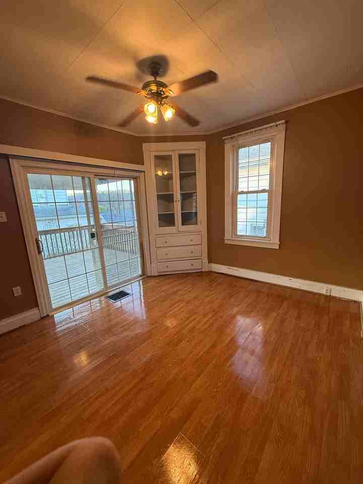 408 Parkinson St - Photo 7 of 21