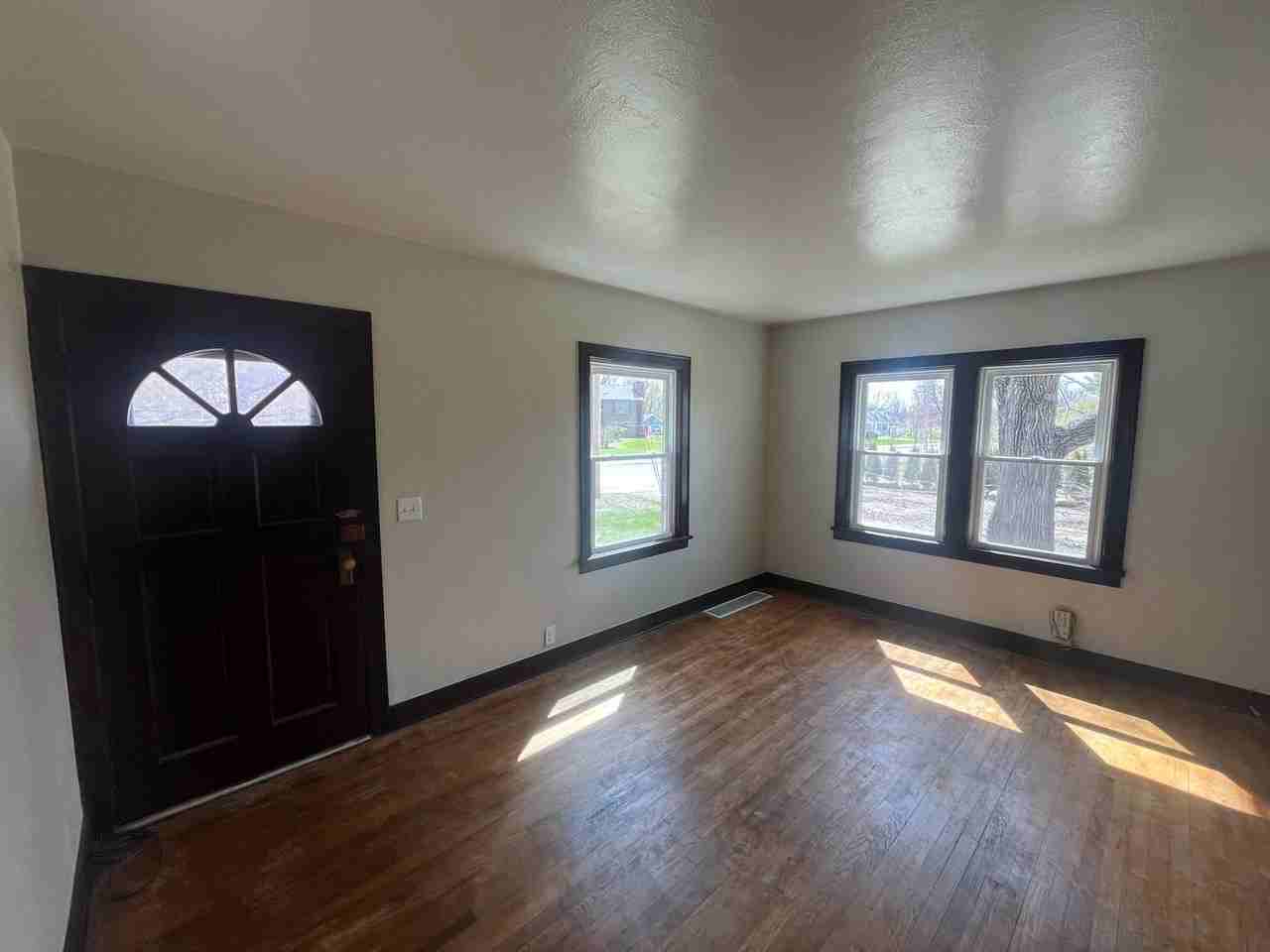 2711 47th St - Photo 2 of 21