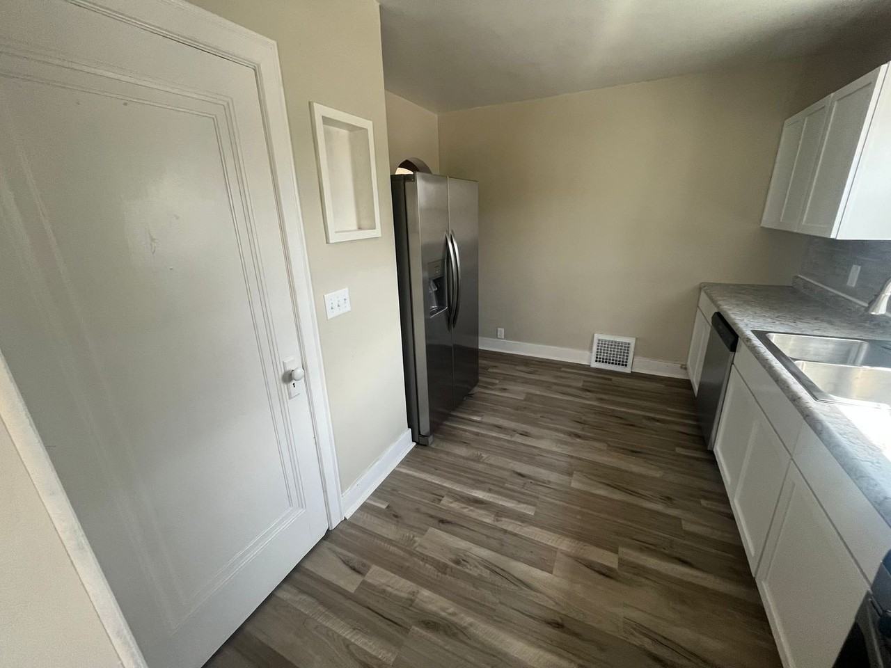 2711 47th St - Photo 4 of 21