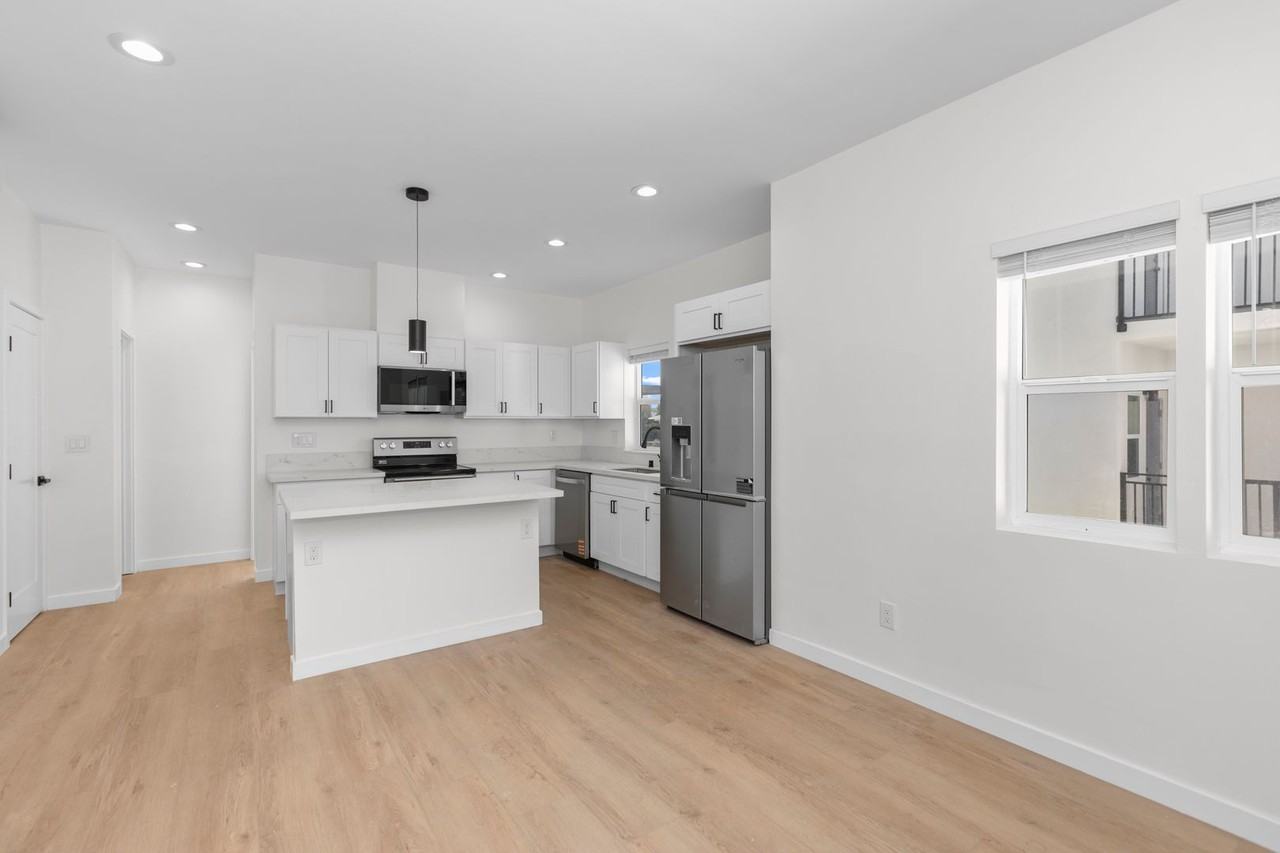 6912 Eberhart St - Photo 2 of 12