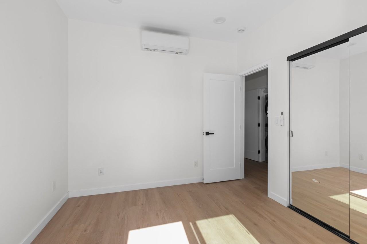 6912 Eberhart St - Photo 6 of 12