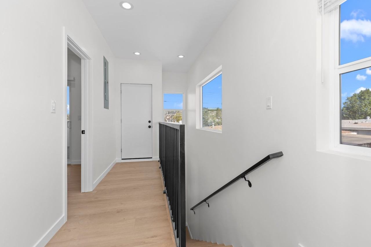 6912 Eberhart St - Photo 7 of 12