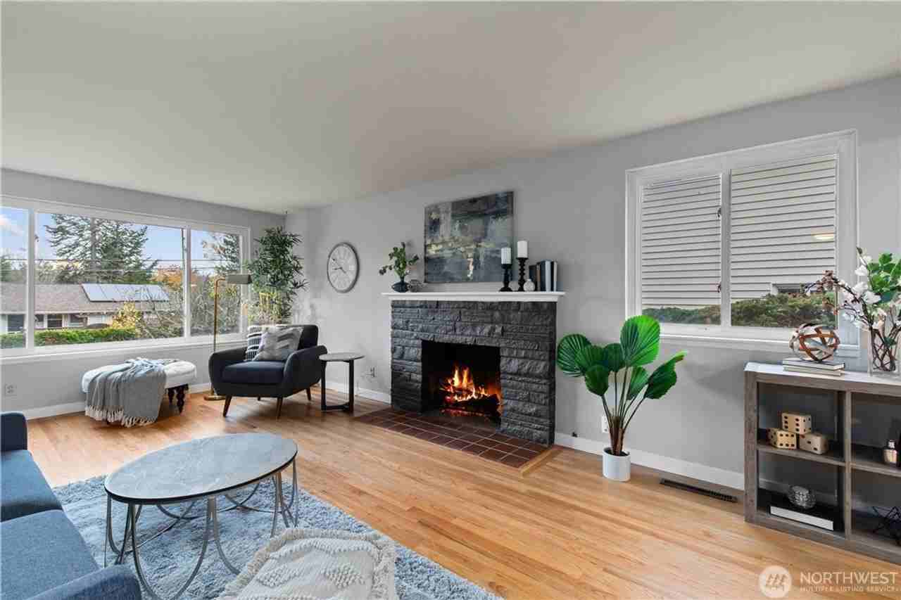 10526 Alton Ave Ne - Photo 4 of 31