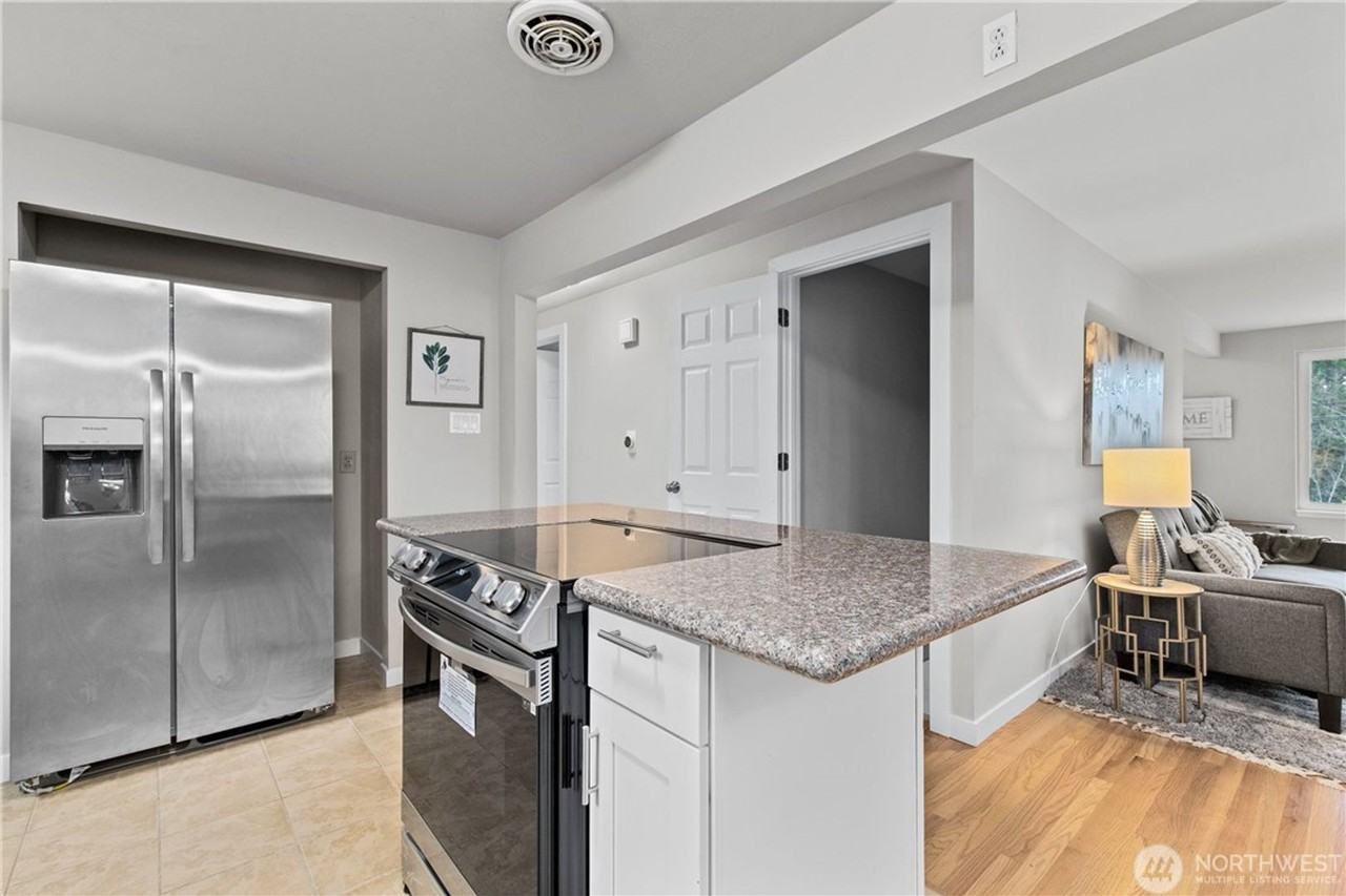 10526 Alton Ave Ne - Photo 7 of 31