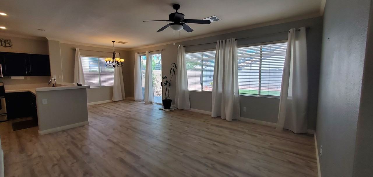 2508 Wellworth Ave - Photo 5 of 28