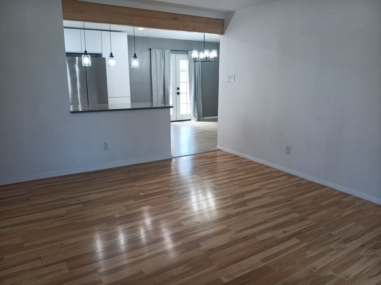 11608 Clifford Ave Ne - Photo 5 of 15