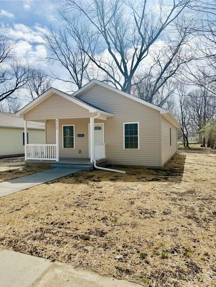 2117 Beech St - Photo 2 of 18