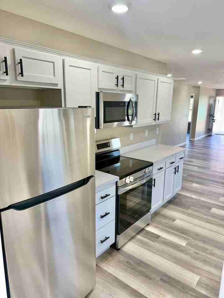 2117 Beech St - Photo 5 of 18