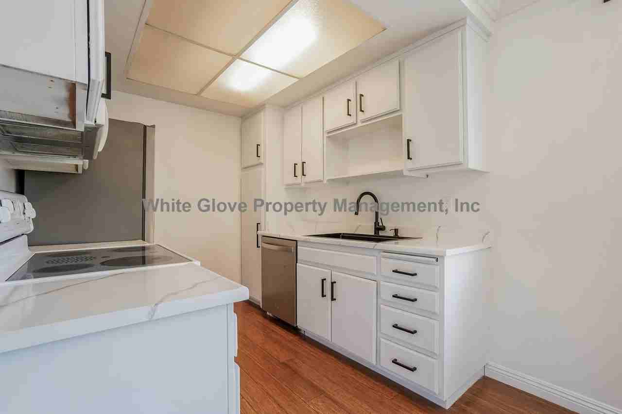 125 S Poplar Ave - Photo 5 of 11