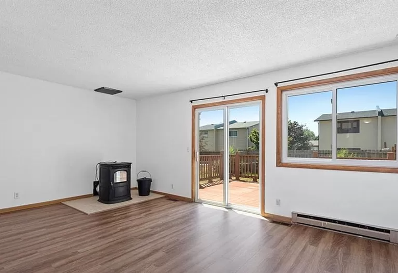 300 Aristocrat Dr - Photo 4 of 14