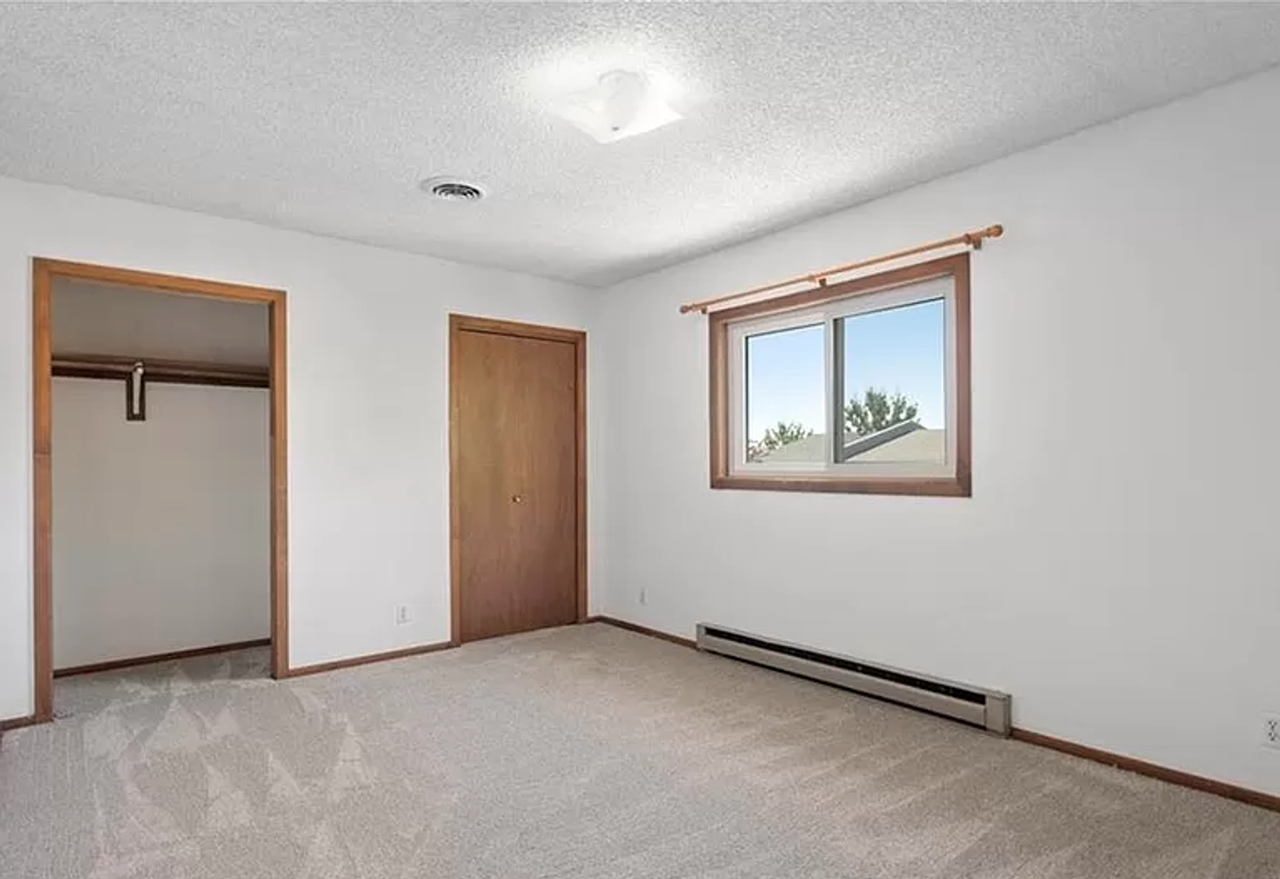 300 Aristocrat Dr - Photo 6 of 14