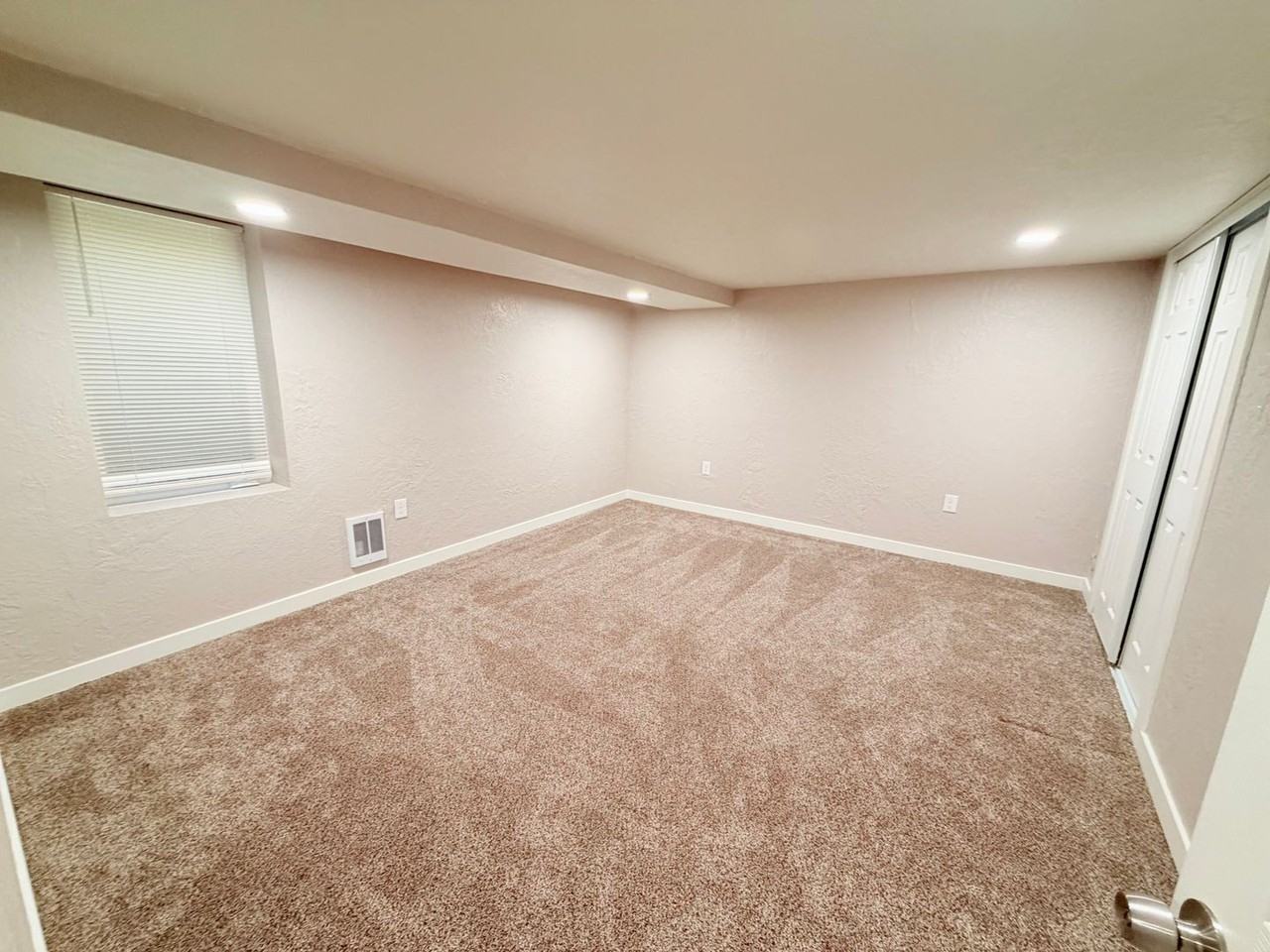 921 4th Ave N - Photo 3 of 13