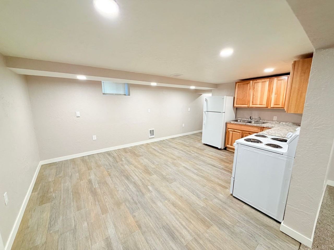 921 4th Ave N - Photo 4 of 13