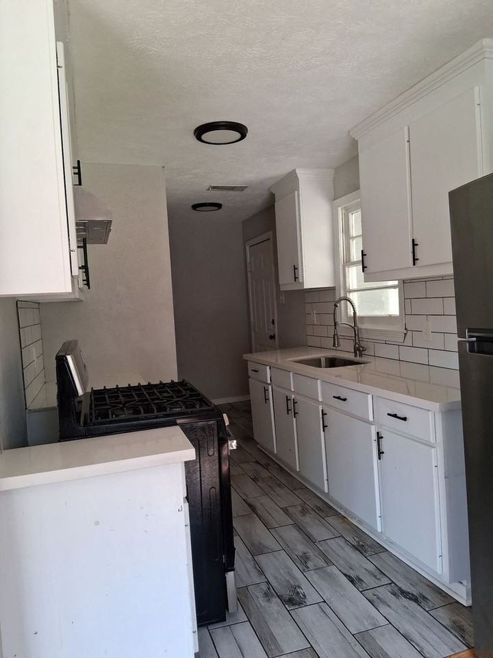 4833 N State St - Photo 5 of 13