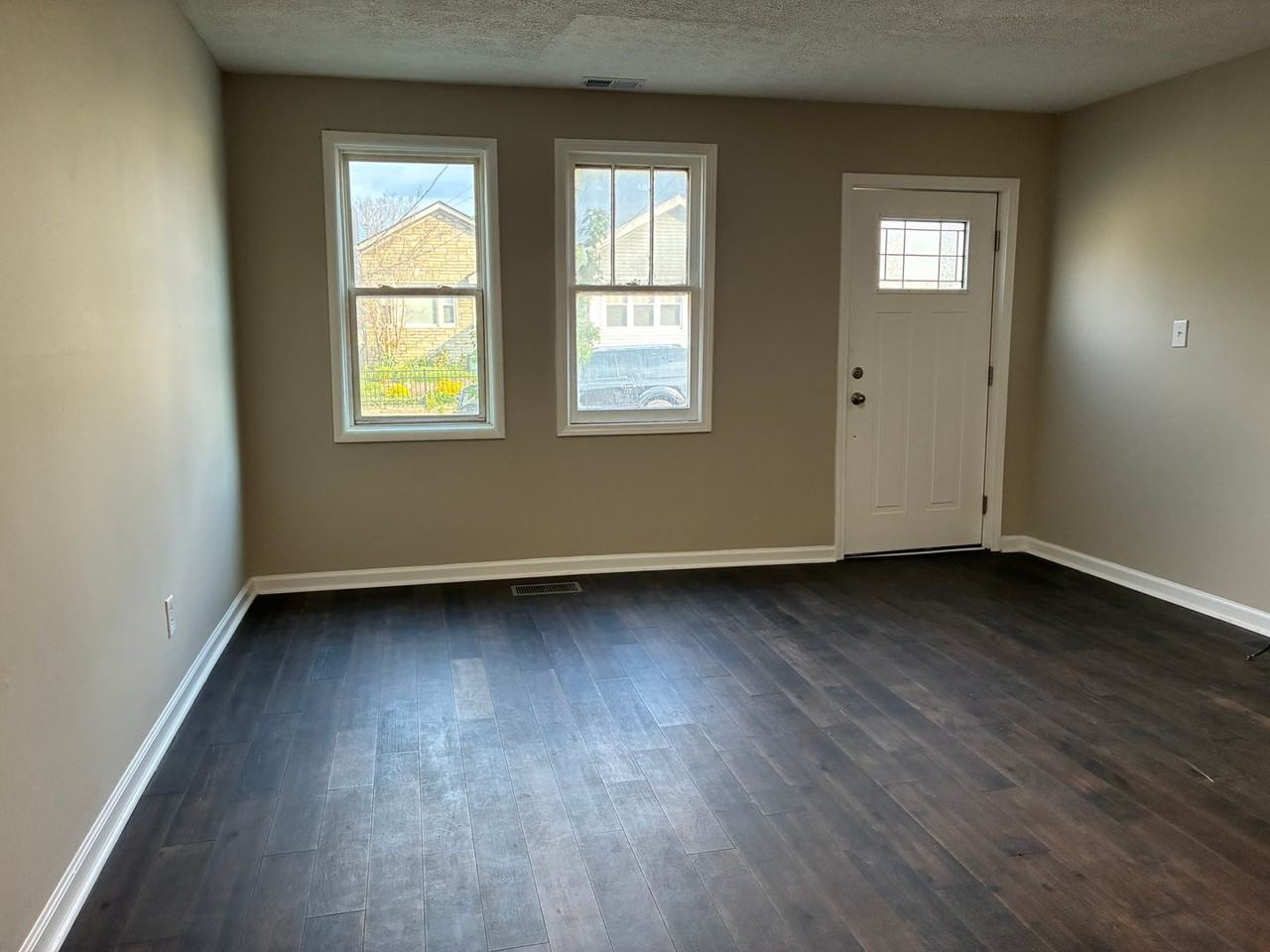 1018 Payne St - Photo 2 of 16