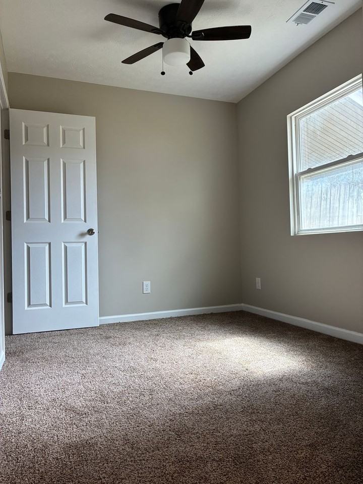 1018 Payne St - Photo 6 of 16