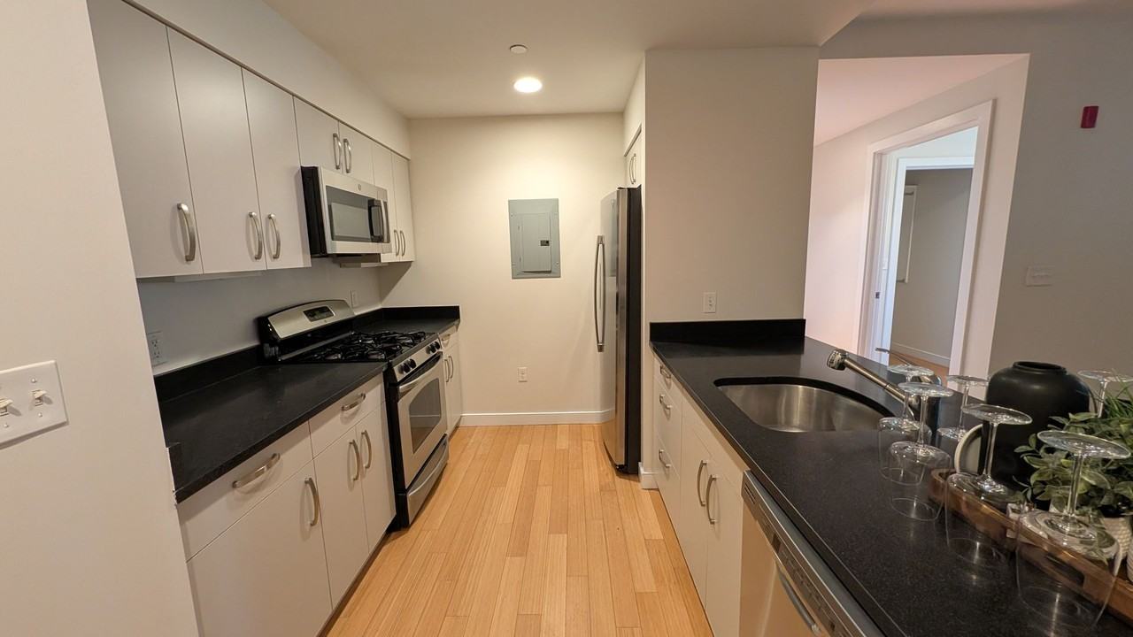 606 Albany St - Photo 2 of 13