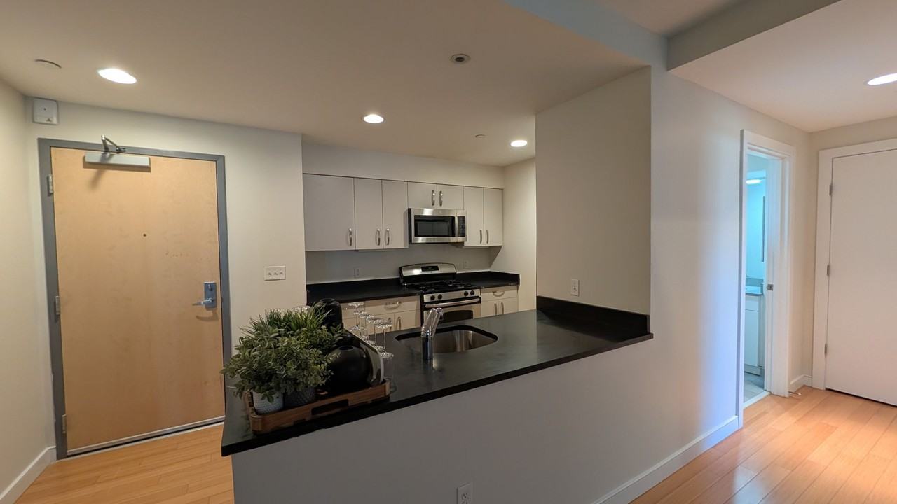 606 Albany St - Photo 4 of 13