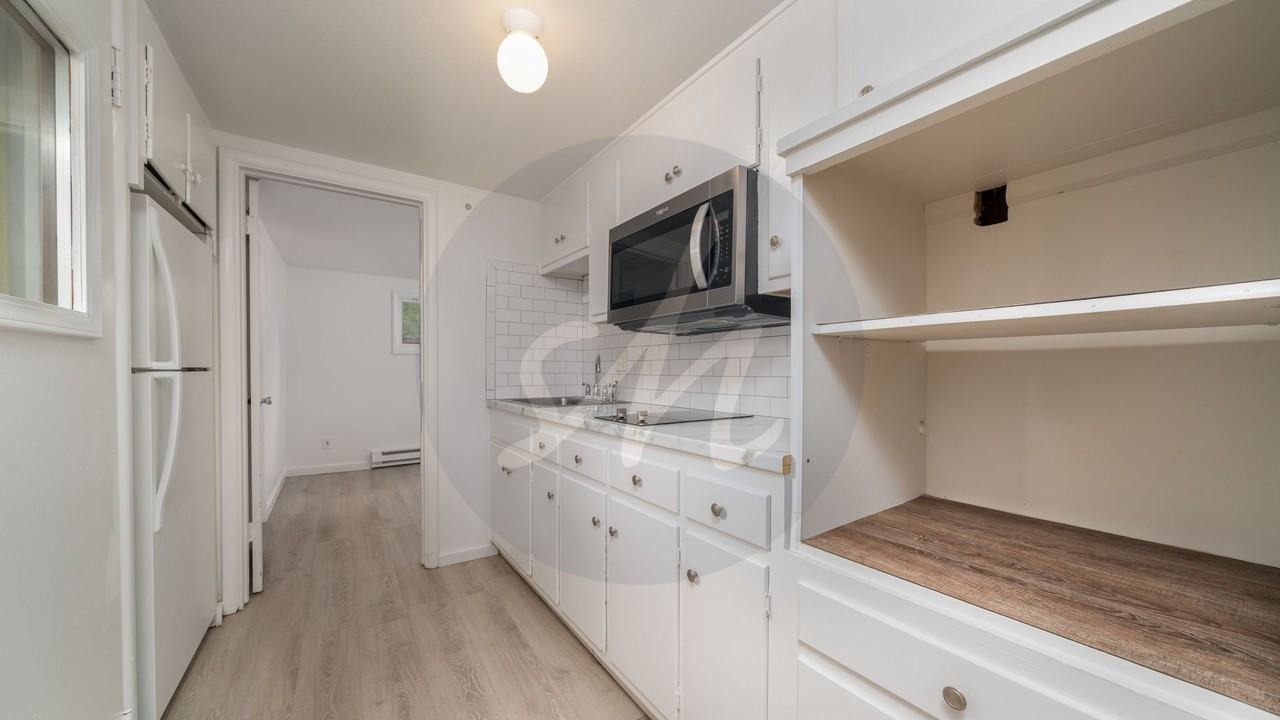 912 1/2 E Cimarron St - Photo 5 of 8