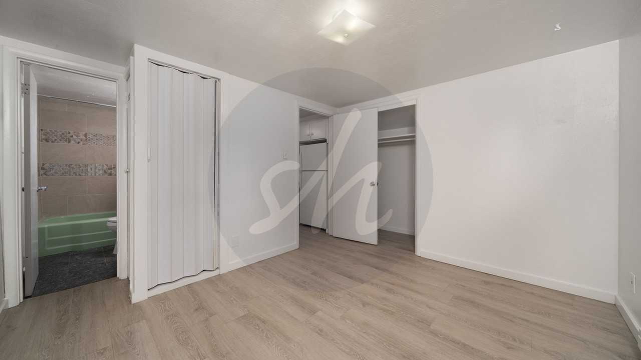 912 1/2 E Cimarron St - Photo 6 of 8