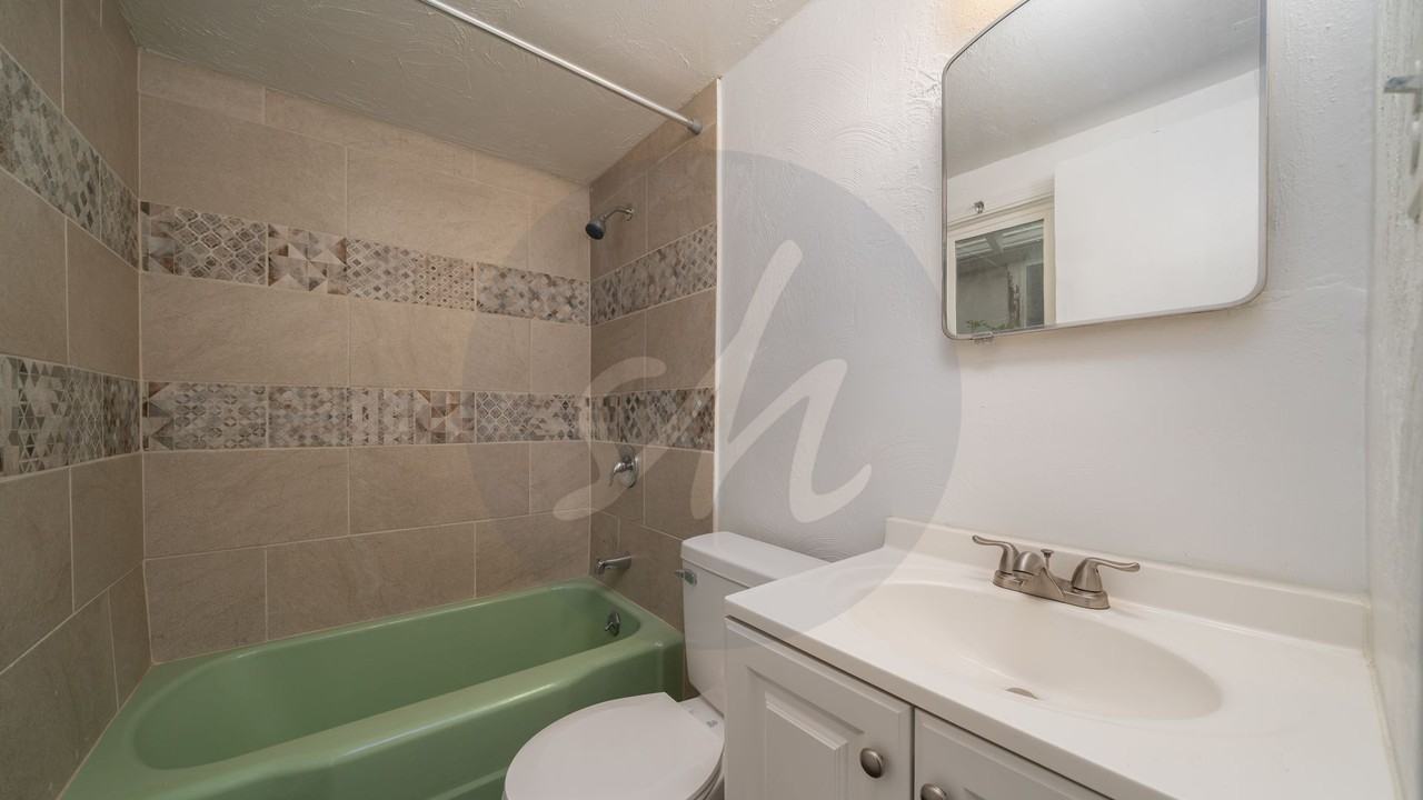 912 1/2 E Cimarron St - Photo 7 of 8