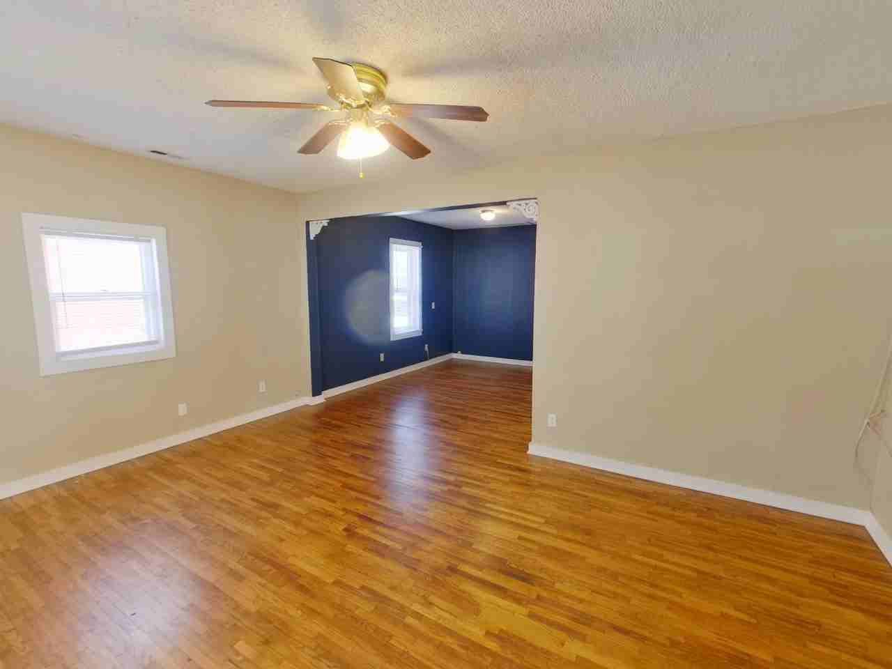 806 N Terrace Dr - Photo 2 of 9