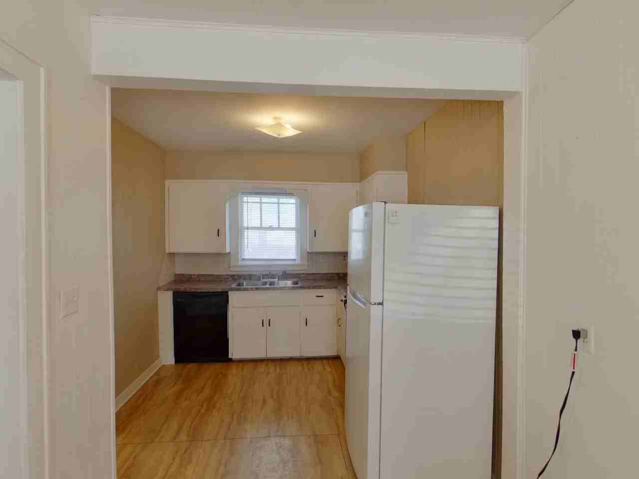 806 N Terrace Dr - Photo 4 of 9