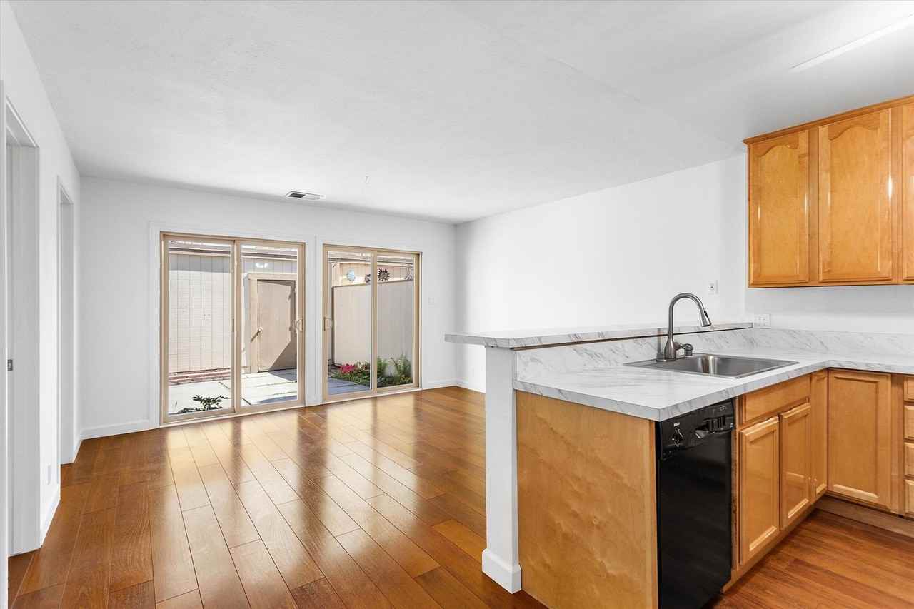 1145 Bismarck Ln - Photo 7 of 41