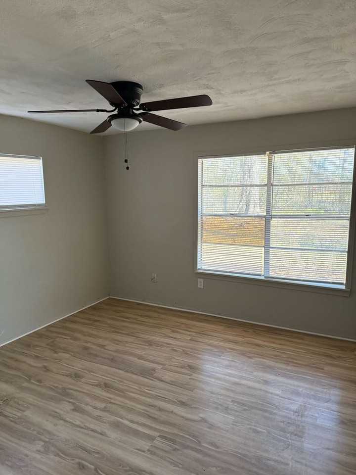 332 N Flag Chapel Rd - Photo 2 of 8