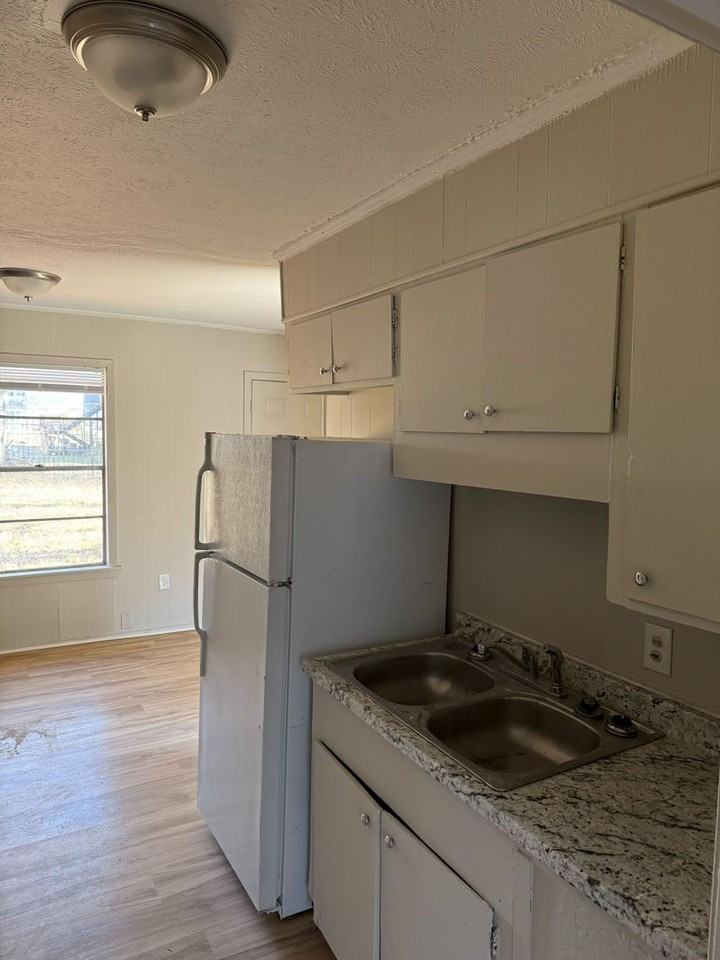 332 N Flag Chapel Rd - Photo 4 of 8