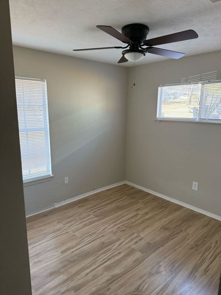 332 N Flag Chapel Rd - Photo 6 of 8