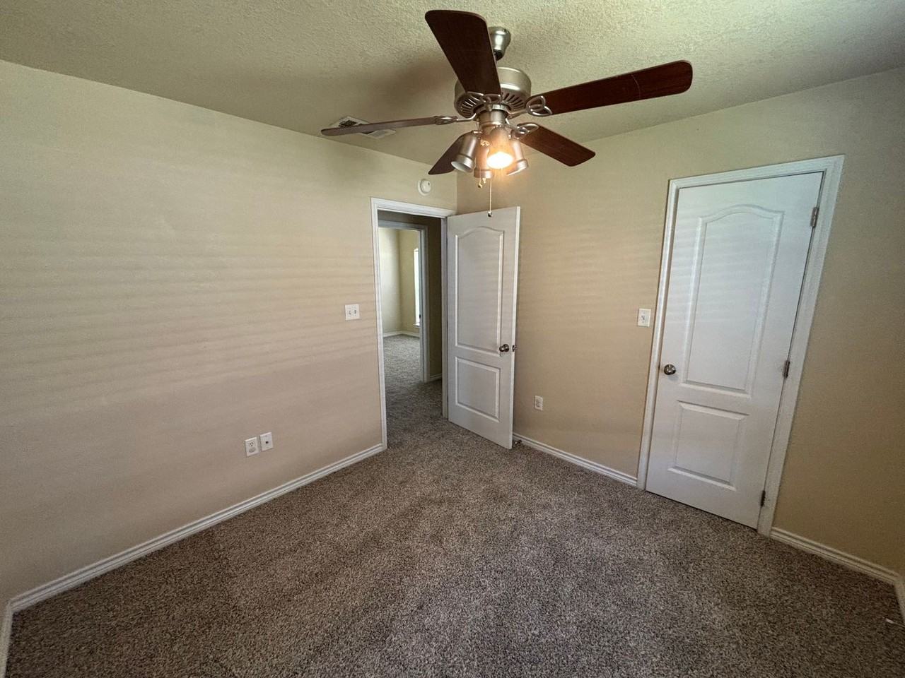 9710 Diana Dr - Photo 2 of 25