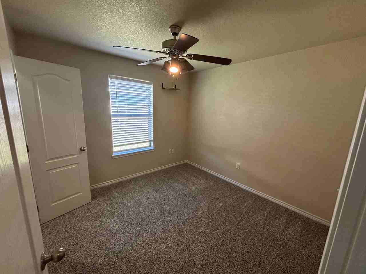 9710 Diana Dr - Photo 3 of 25