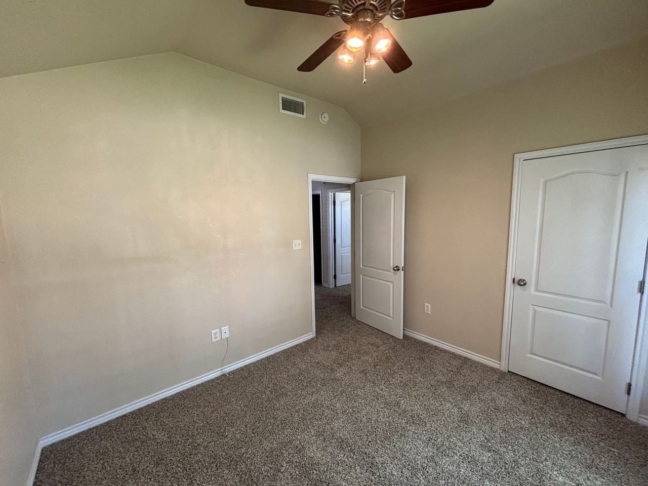 9710 Diana Dr - Photo 4 of 25