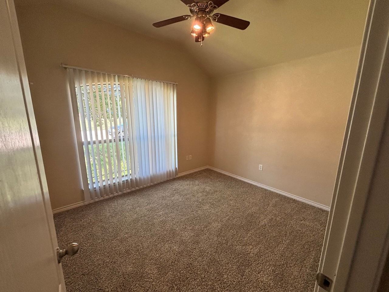 9710 Diana Dr - Photo 5 of 25