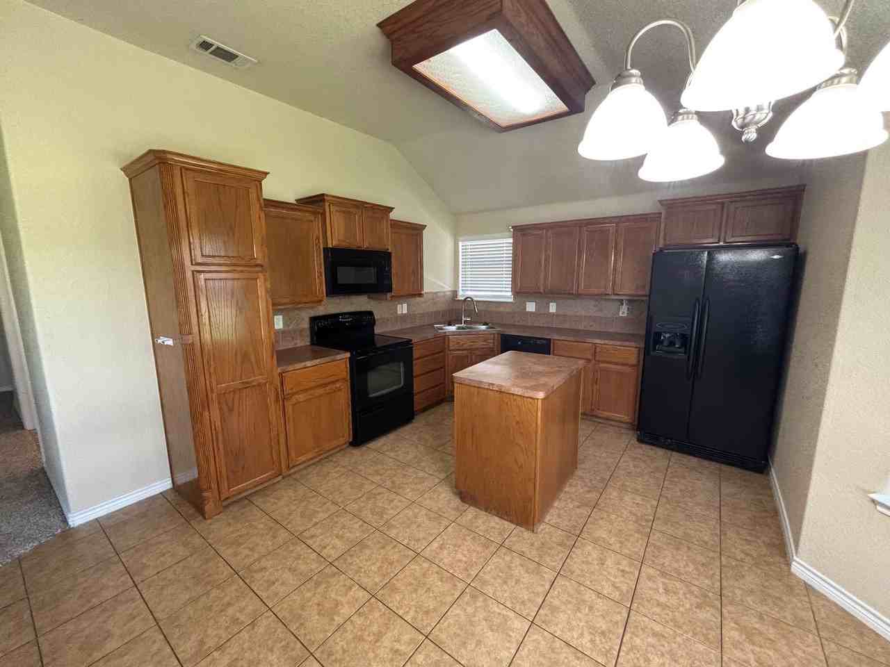 9710 Diana Dr - Photo 3 of 23