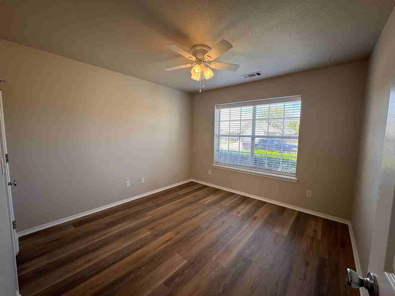 11721 S 104th East Ave - Photo 3 of 12