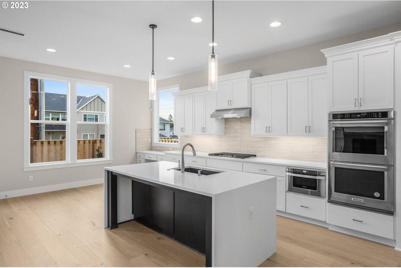 11920 Nw Thelin Ln - Photo 3 of 28